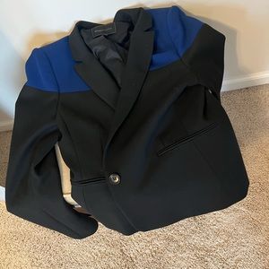BCBGmaxazria Blazer size L NEVER WORN